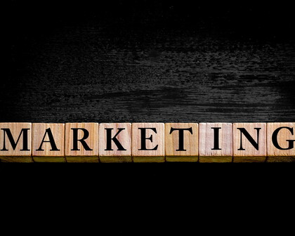 Holzwürfel mit Schriftzug Marketing