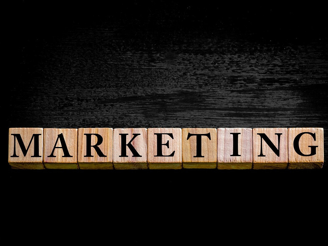 Holzwürfel mit Schriftzug Marketing