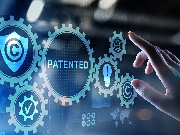 Finger auf Bildschirm mit Patent Icons
