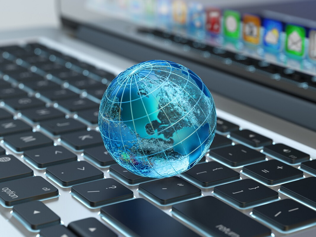 Glas Erdkugel auf Macbook