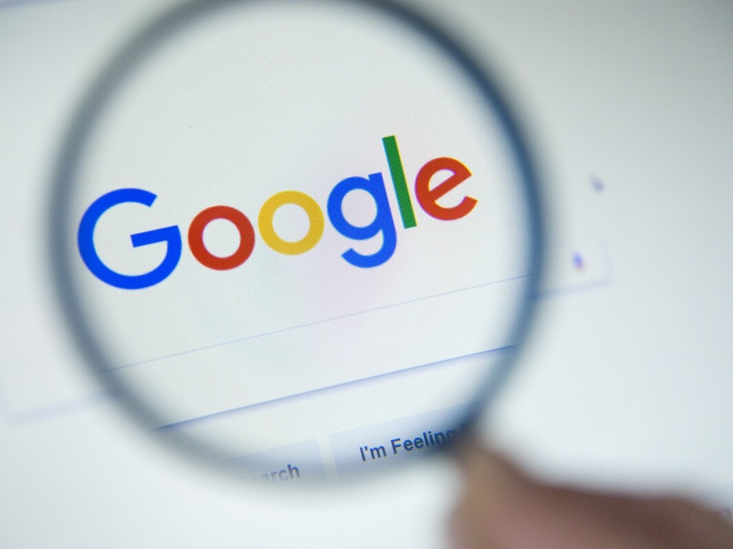 Lupe auf Google-Logo