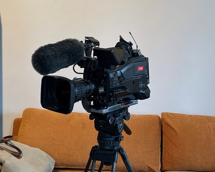 Kamera des RBB beim Dreh in der Kanzlei Mueller.legal