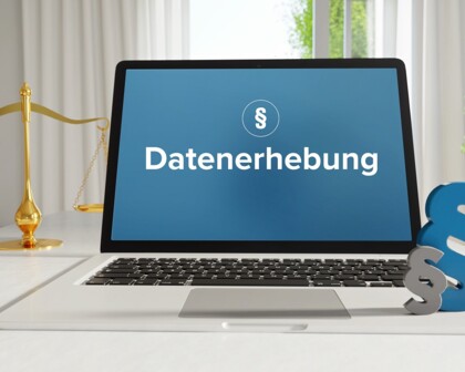 Laptop mit Schriftzug Datenerhebung auf dem Bildschirm